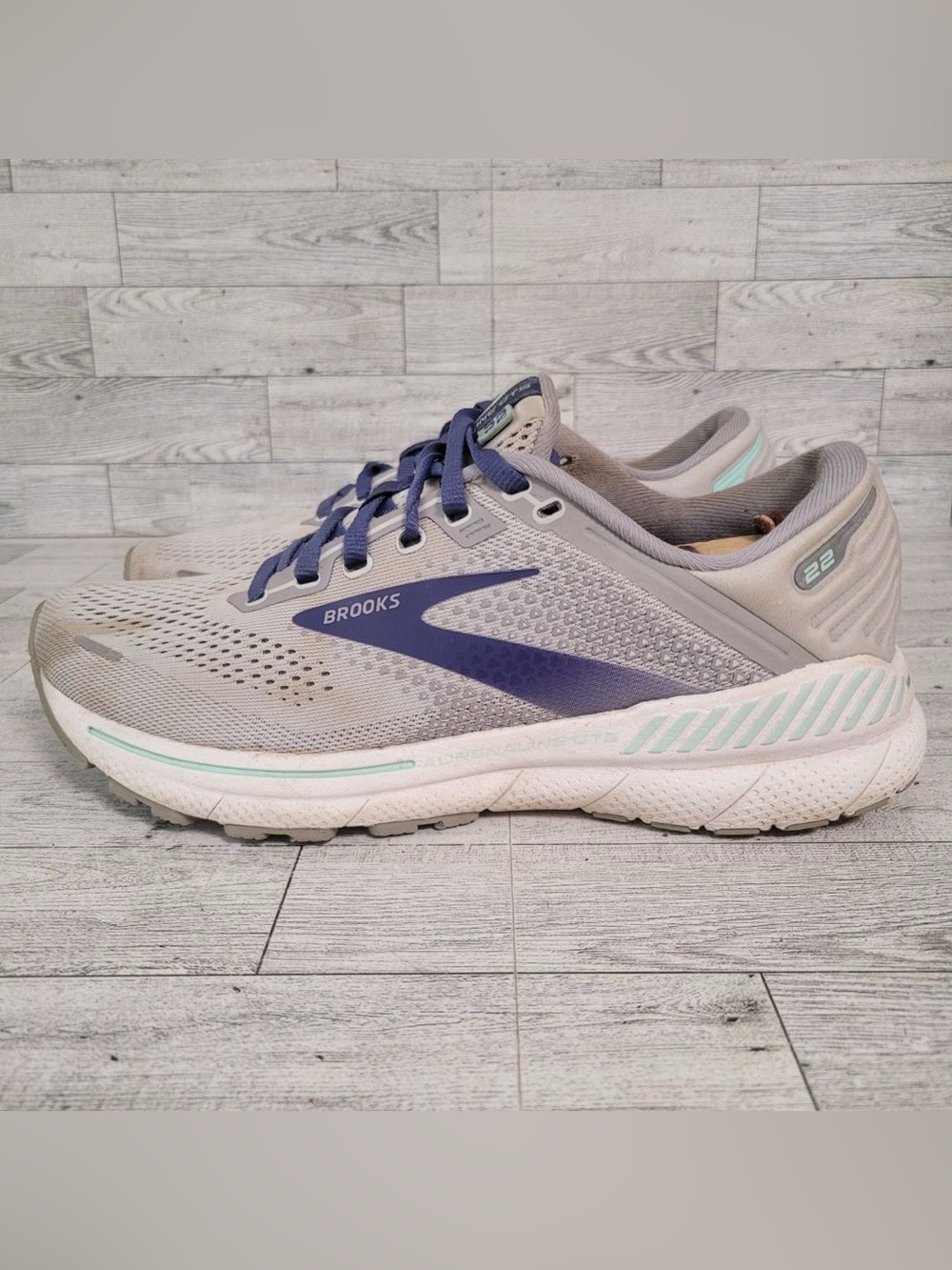 Women’s Brooks Adrenaline GTS 22 Gray Purple Running Sneakers Shoes Size 8.5